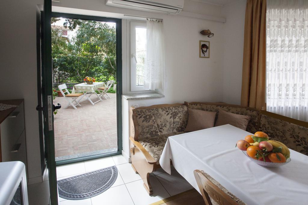 Apartments Leo สปลิท ภายนอก รูปภาพ