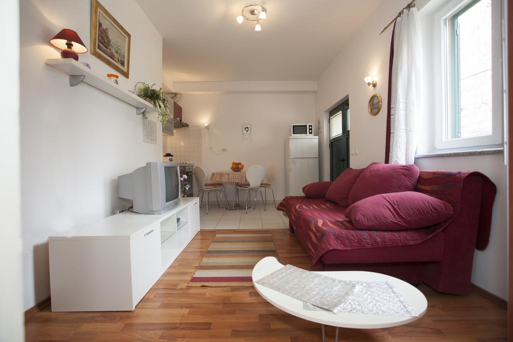 Apartments Leo สปลิท ภายนอก รูปภาพ