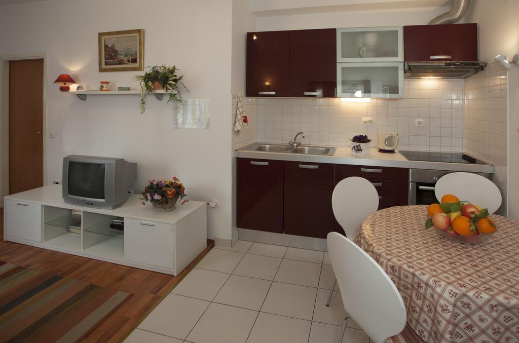 Apartments Leo สปลิท ภายนอก รูปภาพ